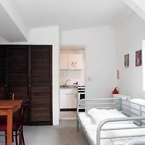  Hostel Sleep Cheap